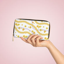 Load image into Gallery viewer, Wallet (White Puakenikeni)