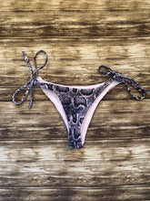 Load image into Gallery viewer, Amanda Bottoms